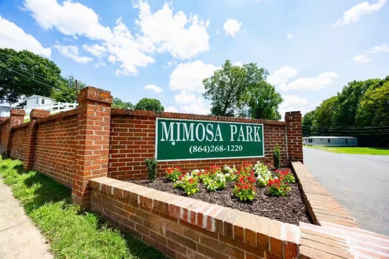 quiet residential community, streetscape, family friendly neighborhood SC, Carolina, suburban