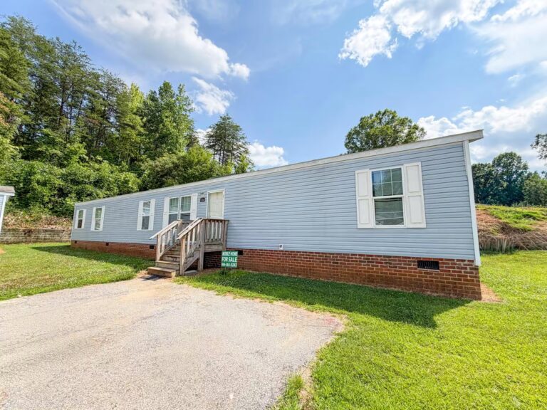 suburban, affordable housing in Easley, available lots for rent, neighborhood, streetscape
