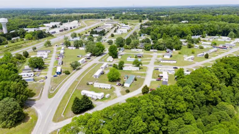 Easley, paved neighborhood roads, homesite, housing, Greer SC neighborhood setting