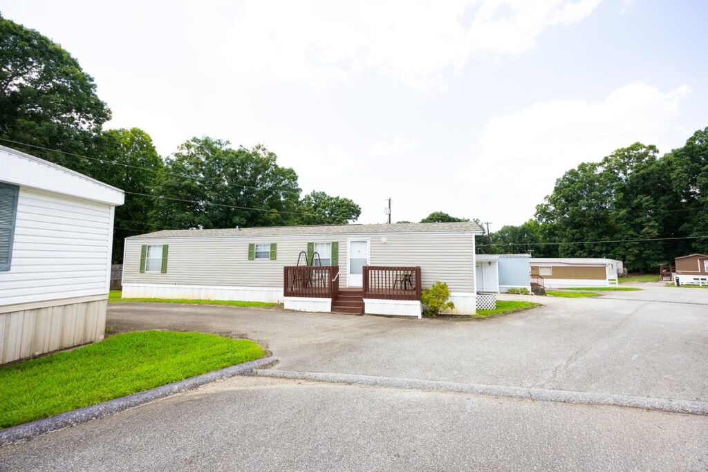 Easley, Carolina, exterior, Greenville County manufactured homes, family friendly neighborhood SC
